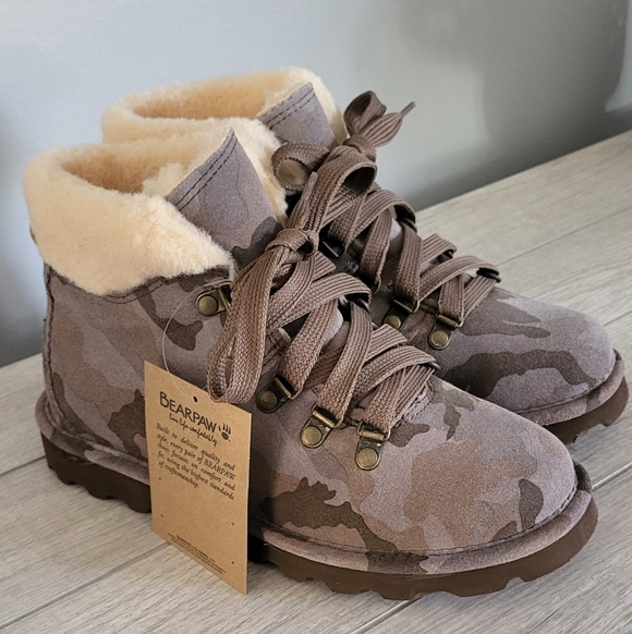 Bearpaw Camo Print Sherpa Wool Lined Lace Up Boot - Picture 3 of 10